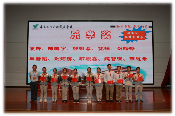 D:\初中部2019至2020第一学期德育工作\德育照片\期初表彰会议\IMG_4648.JPG