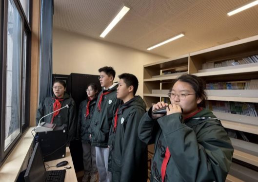 C:/Users/HP/Desktop/第4周升旗仪式/学生朗诵.png学生朗诵