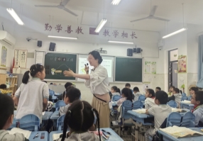 夏倩上课