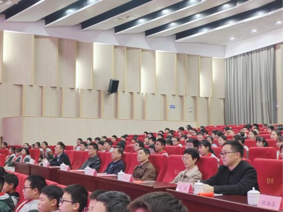 C:/Users/missj/Desktop/思政图片/微信图片_20251109104953.jpg微信图片_20251109104953