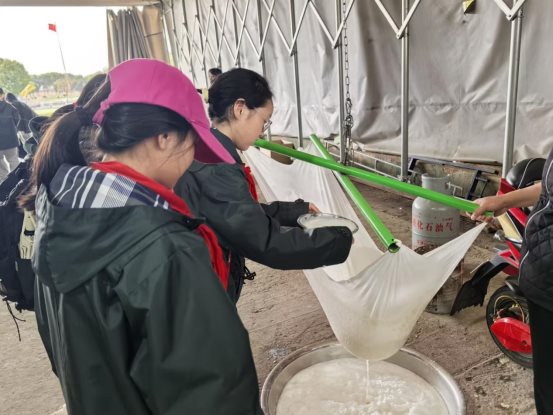 91F2E9A41B364E2CE3C7BEB420E24AD7